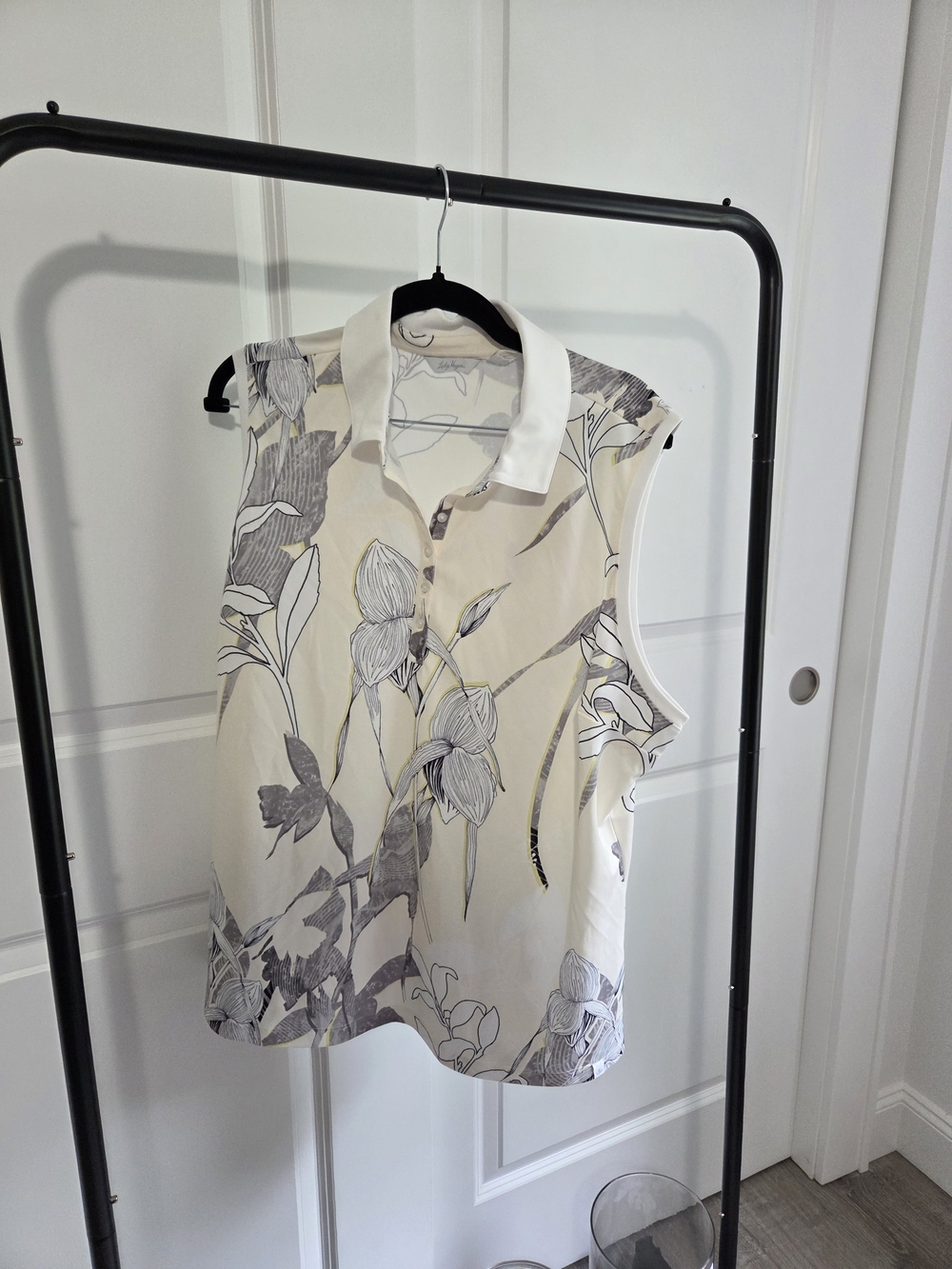 Sleeveless Floral Polo Top - Cream & Gray